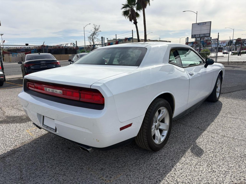 2013 Dodge Challenger Image 6