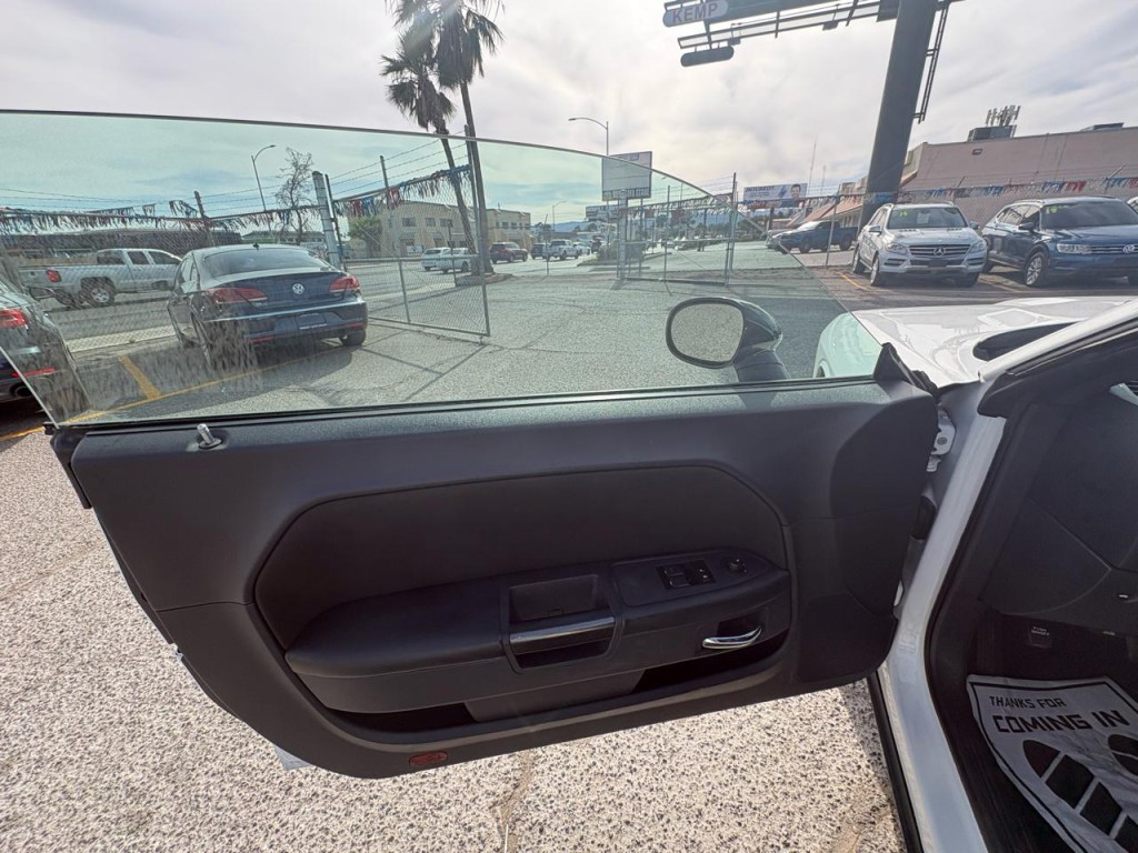 2013 Dodge Challenger Image 10