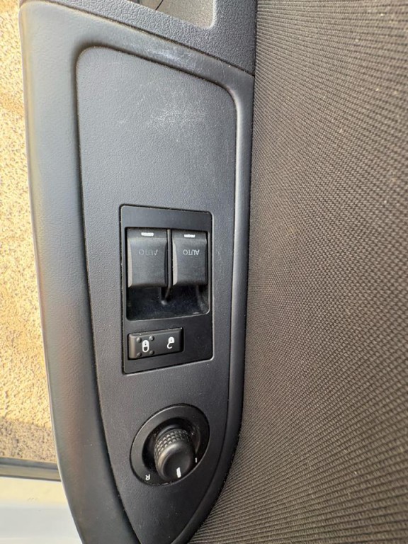 2013 Dodge Challenger Image 21
