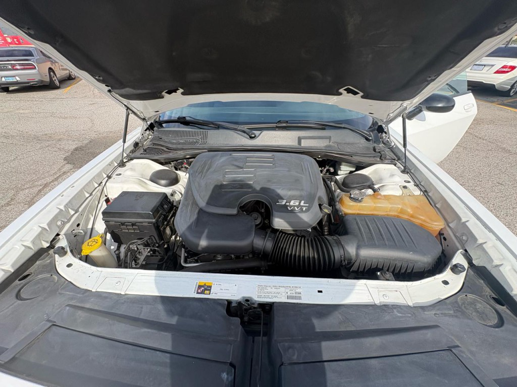 2013 Dodge Challenger Image 28