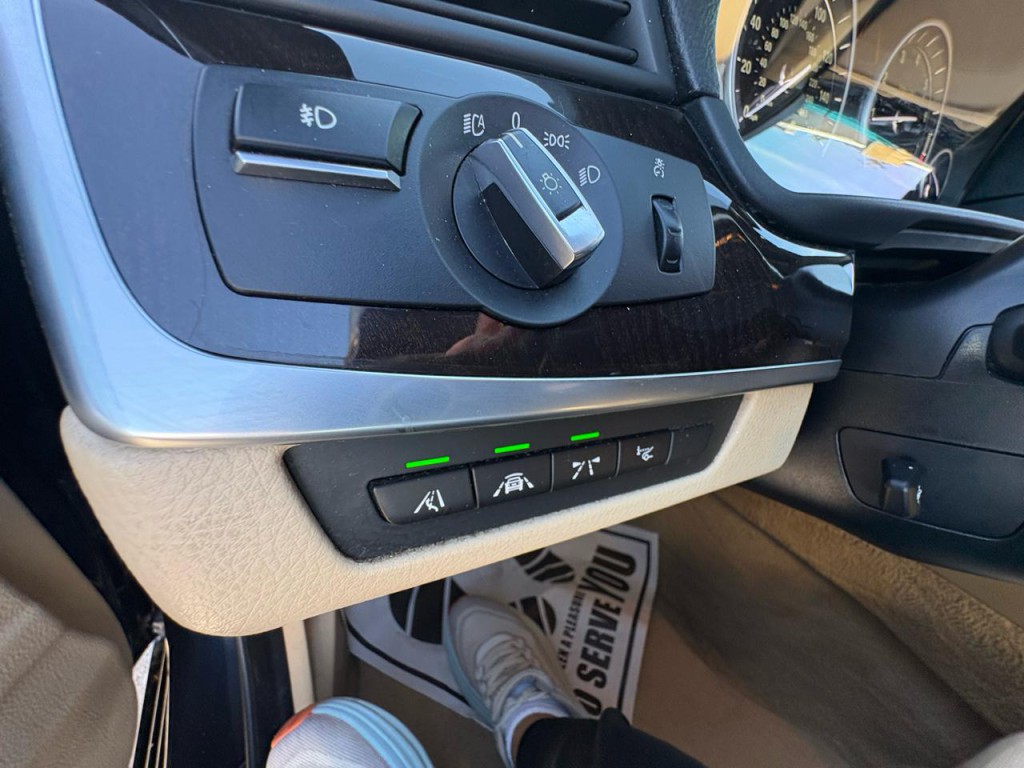 2014 BMW 5 Series Image 21