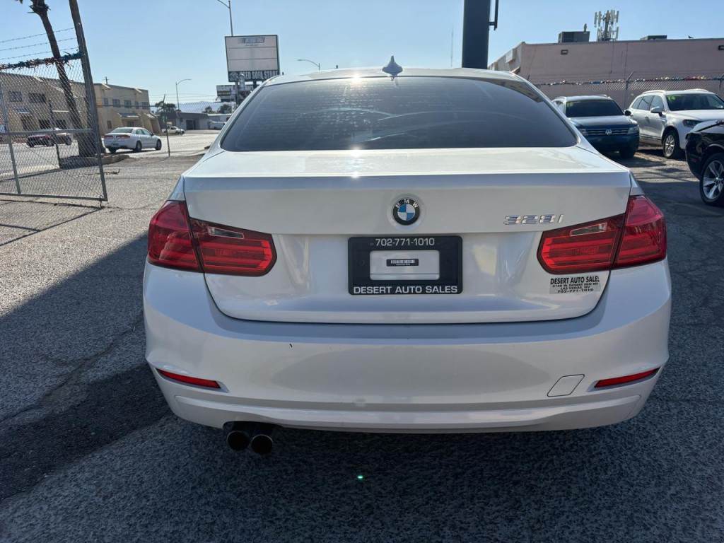 2012 BMW 3 Series Image 5