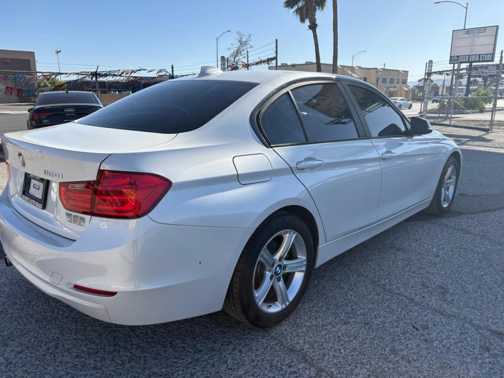2012 BMW 3 Series Image 6