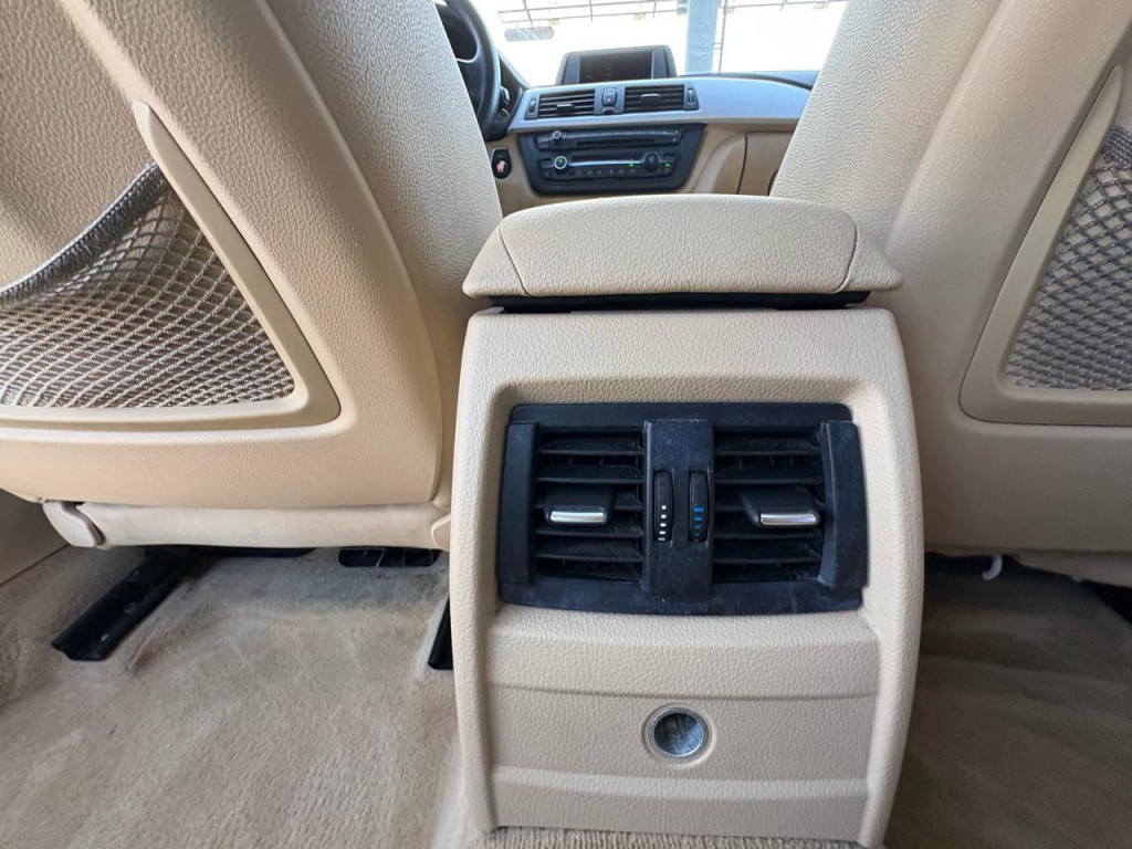 2012 BMW 3 Series Image 19