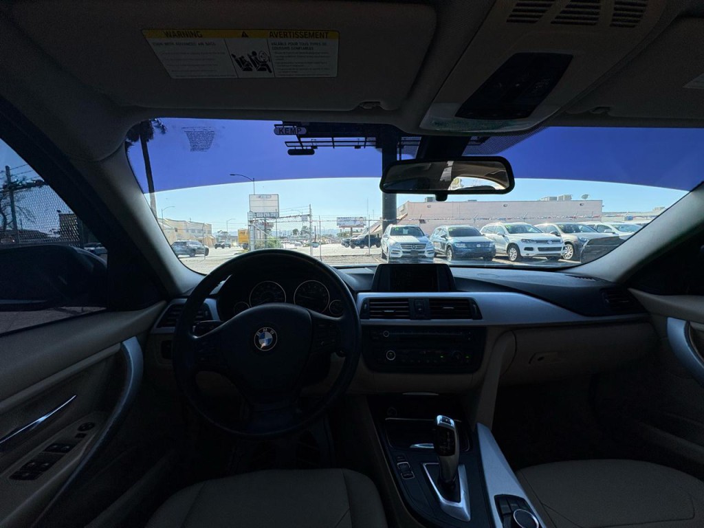2012 BMW 3 Series Image 20