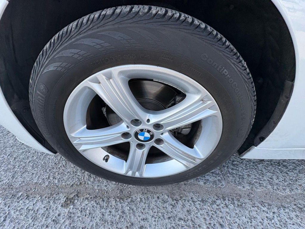 2012 BMW 3 Series Image 24
