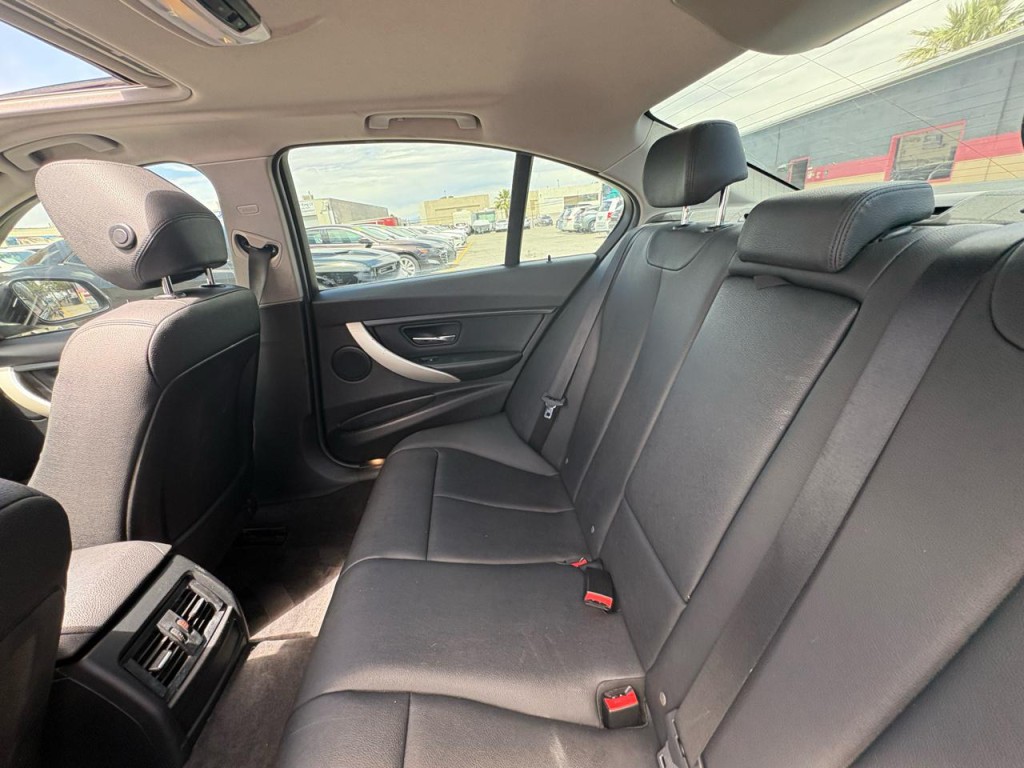 2015 BMW 3 Series Image 21