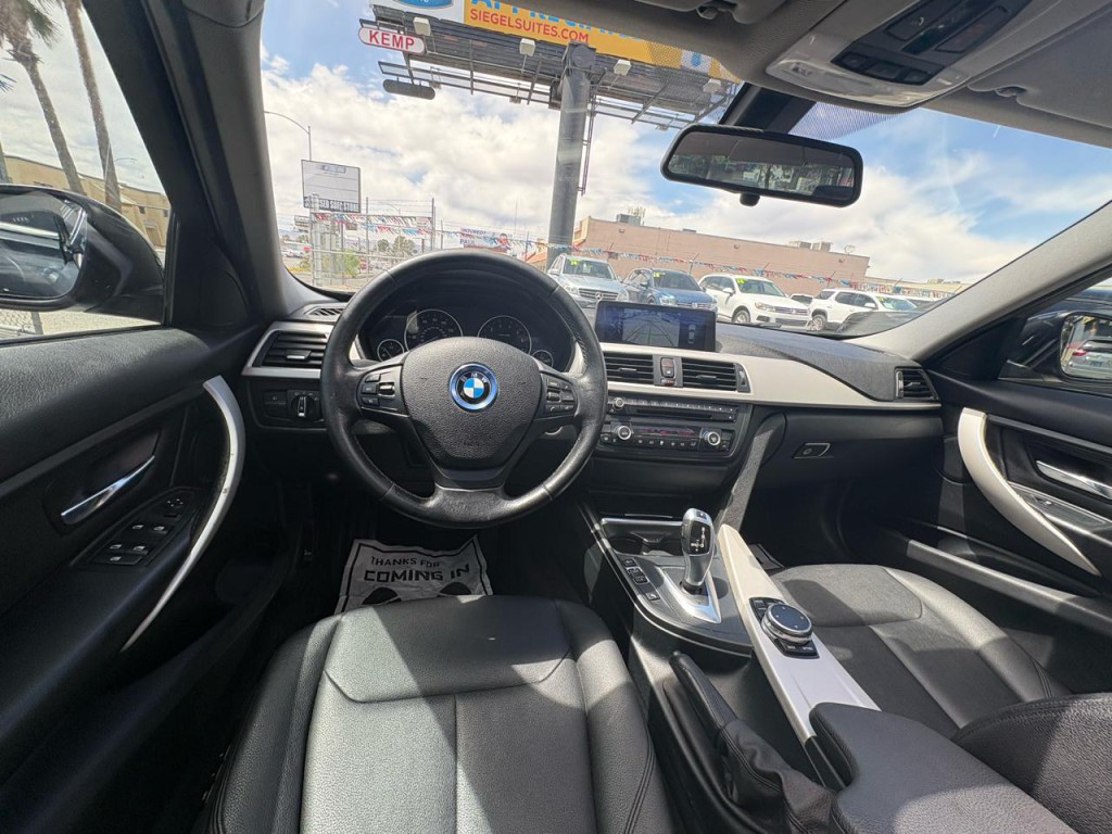 2015 BMW 3 Series Image 24