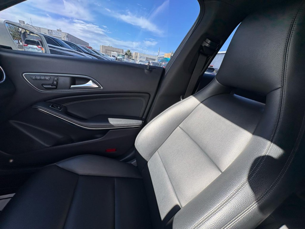 2014 Mercedes-Benz CLA-Class Image 16