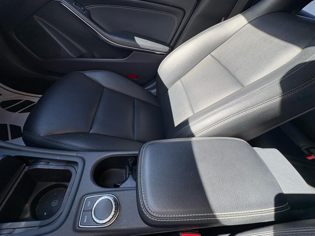 2014 Mercedes-Benz CLA-Class Image 21