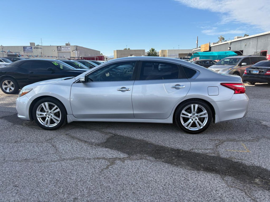 2017 Nissan Altima Image 2