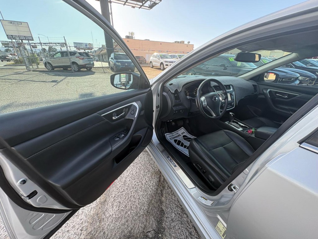 2017 Nissan Altima Image 9