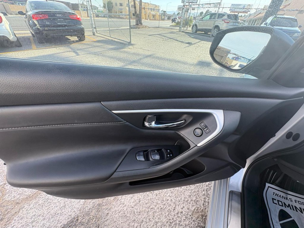 2017 Nissan Altima Image 10