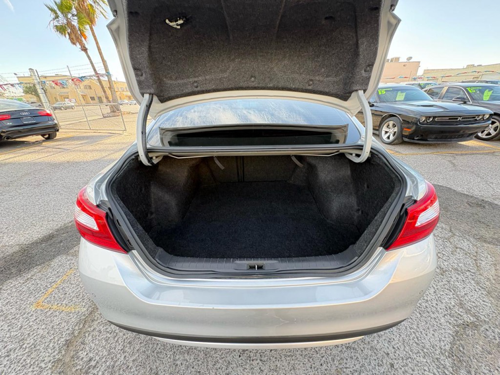 2017 Nissan Altima Image 28