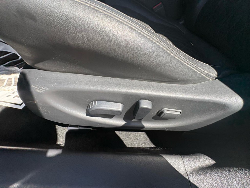 2016 Nissan Maxima Image 11