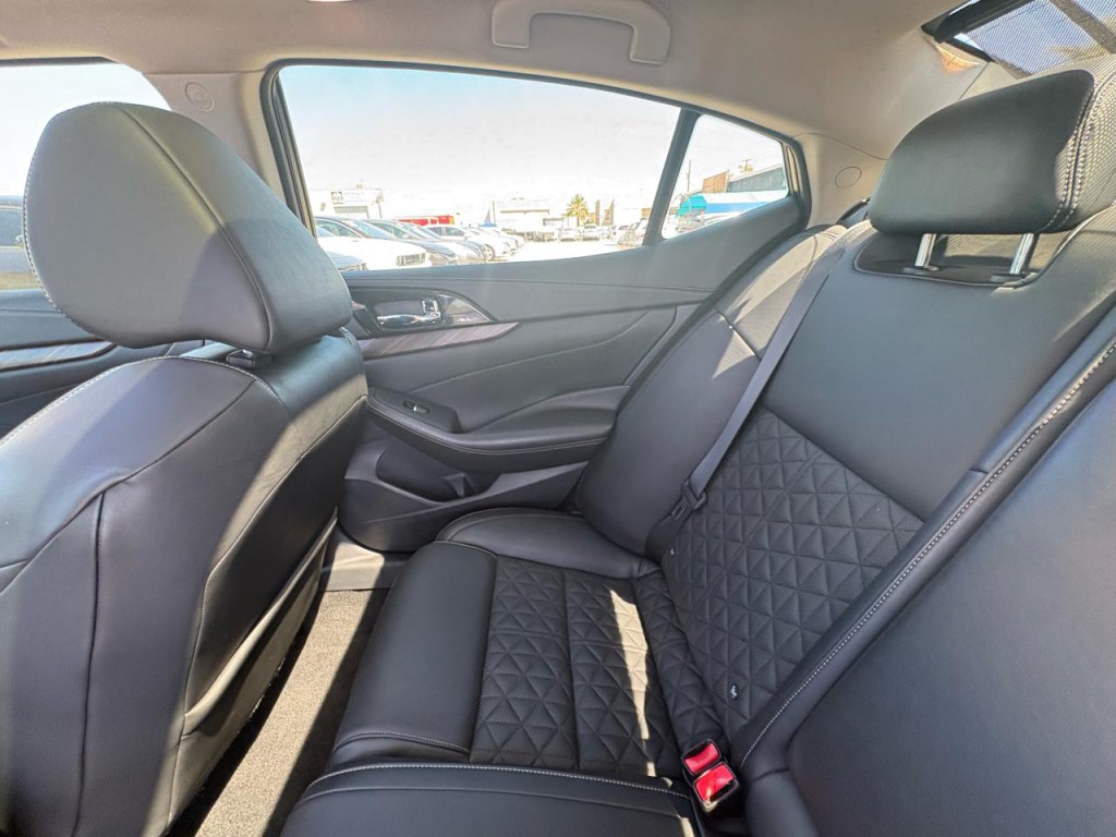 2016 Nissan Maxima Image 27