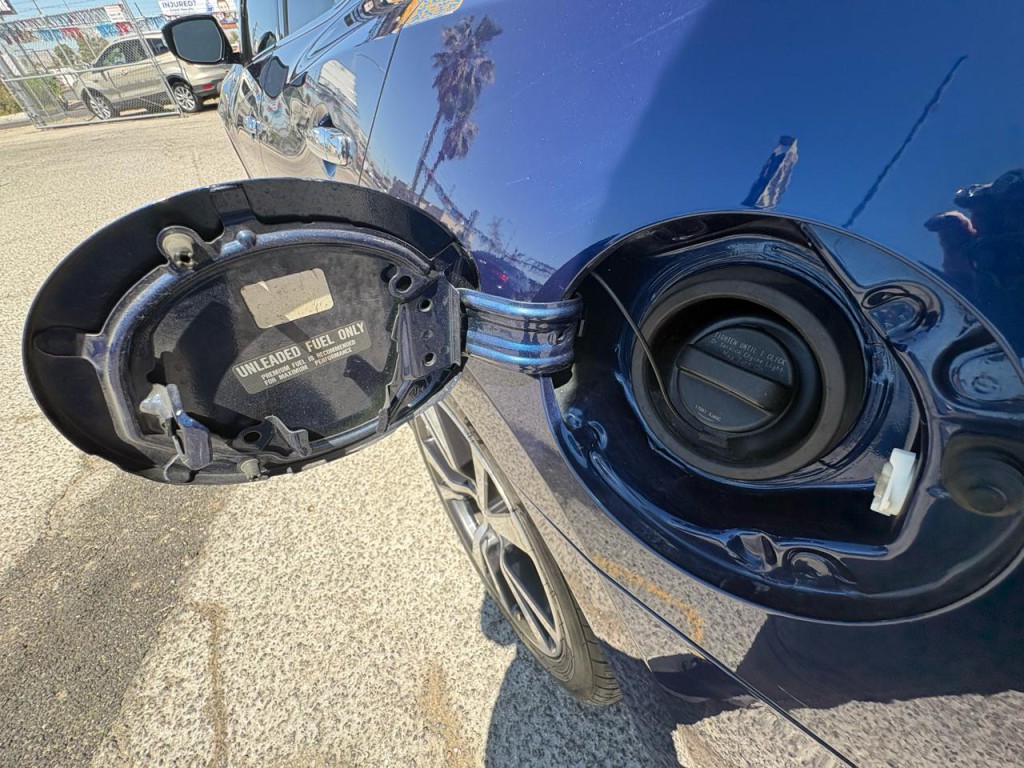 2016 Nissan Maxima Image 28