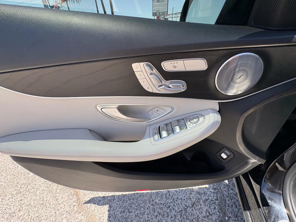 2017 Mercedes-Benz C-Class Image 11