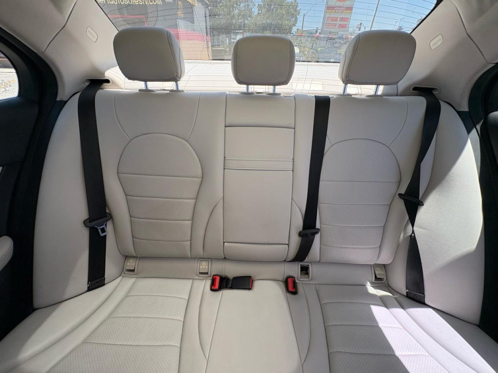 2017 Mercedes-Benz C-Class Image 18