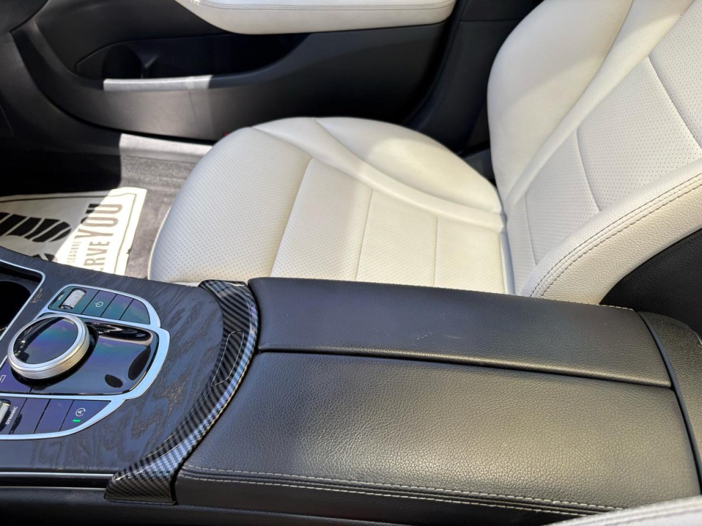 2017 Mercedes-Benz C-Class Image 20