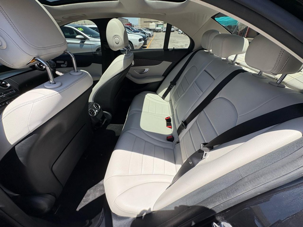 2017 Mercedes-Benz C-Class Image 21