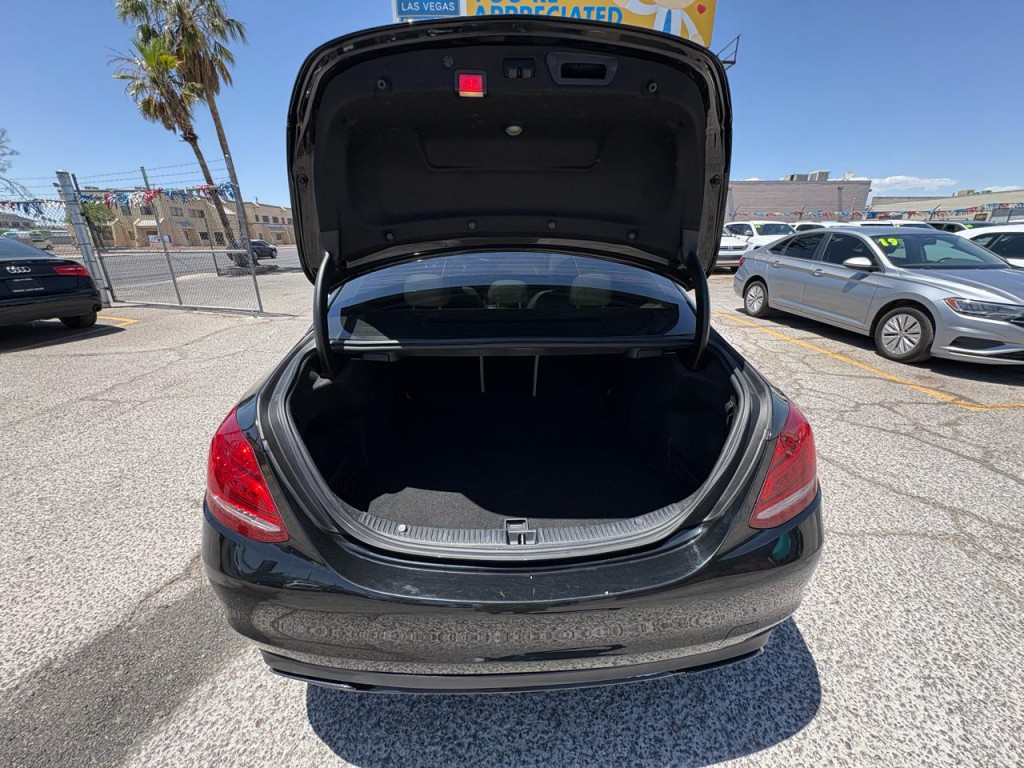2017 Mercedes-Benz C-Class Image 24