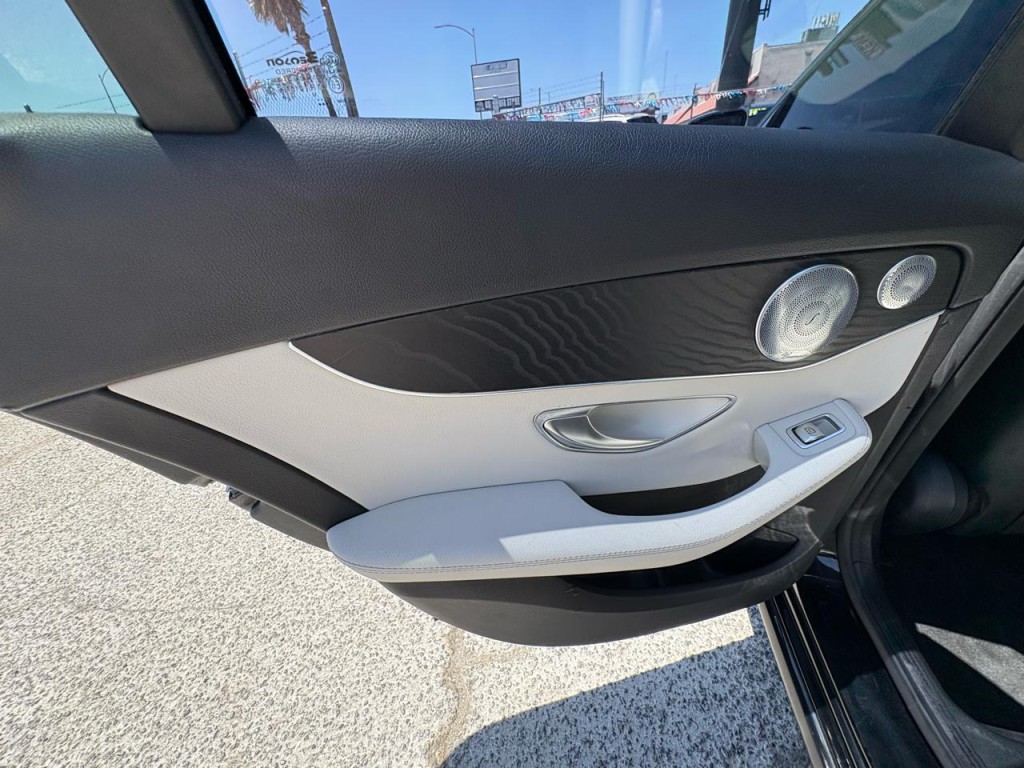 2017 Mercedes-Benz C-Class Image 25