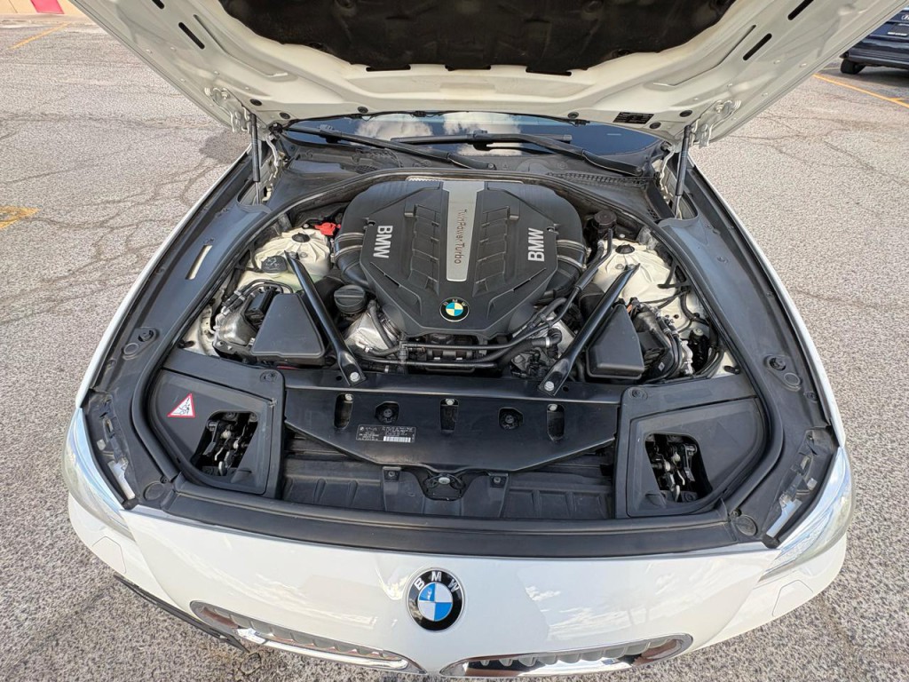 2014 BMW 5 Series Image 25