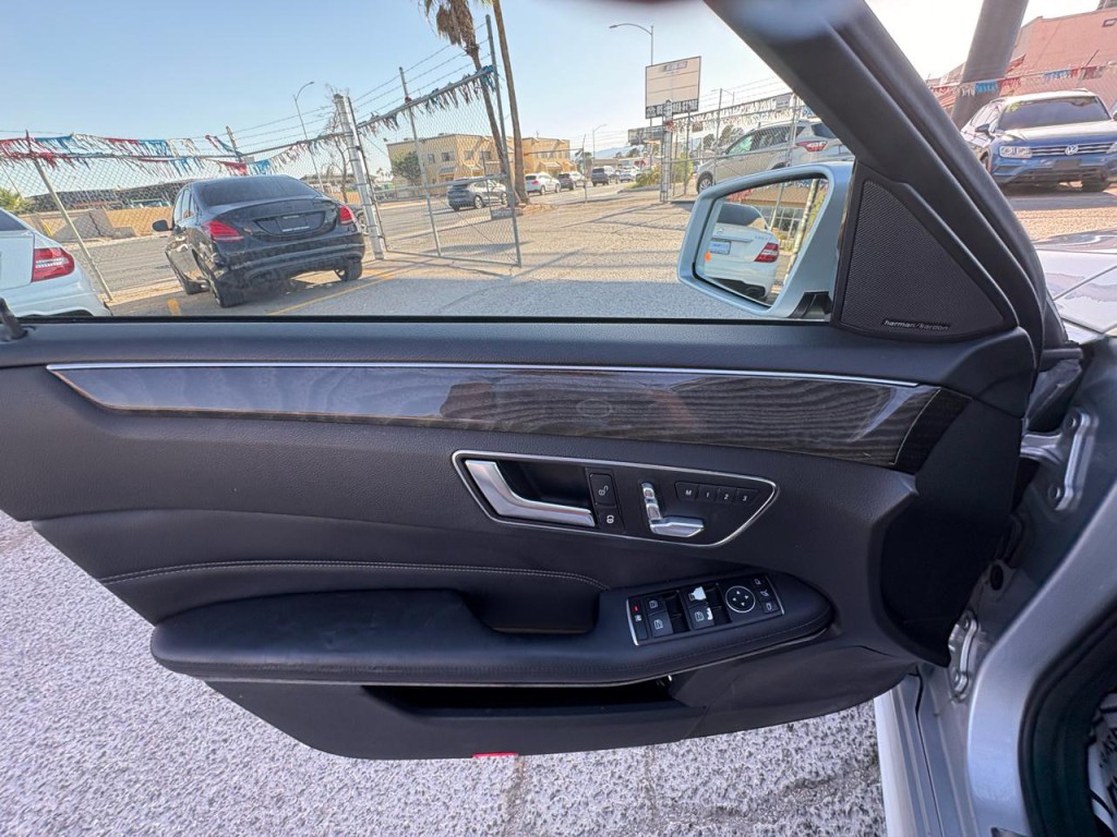 2016 Mercedes-Benz E-Class Image 11