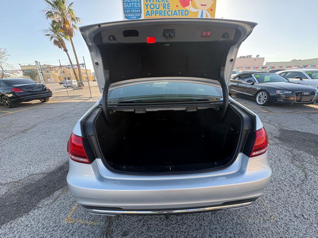 2016 Mercedes-Benz E-Class Image 24