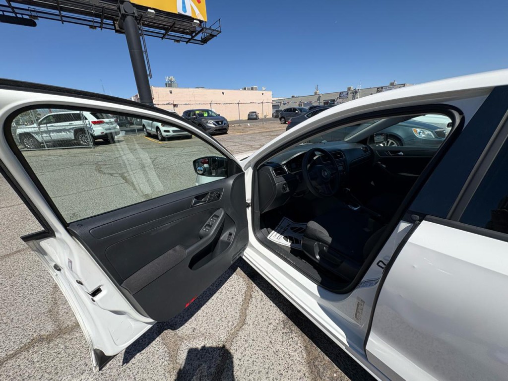 2011 Volkswagen Jetta Image 10