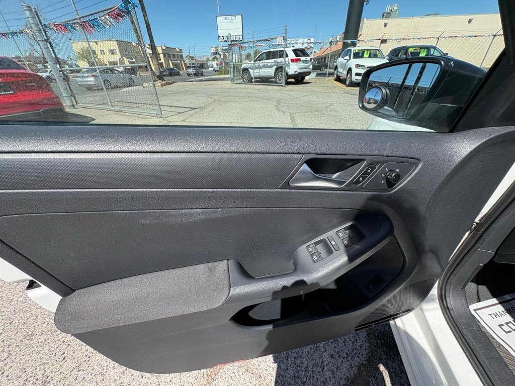 2011 Volkswagen Jetta Image 11
