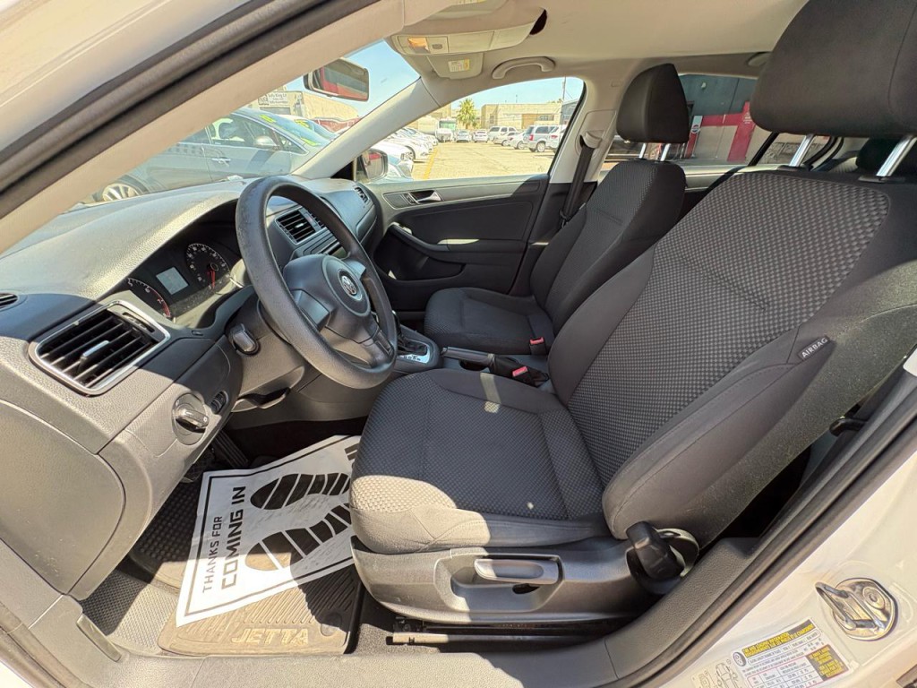 2011 Volkswagen Jetta Image 12