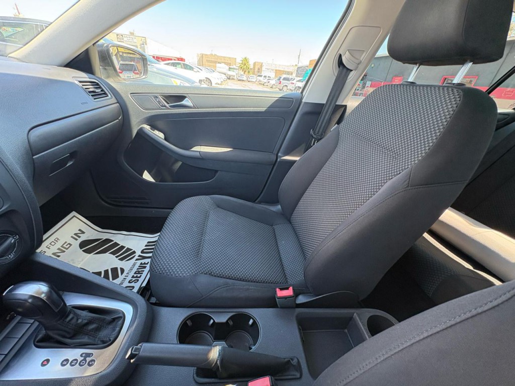 2011 Volkswagen Jetta Image 17