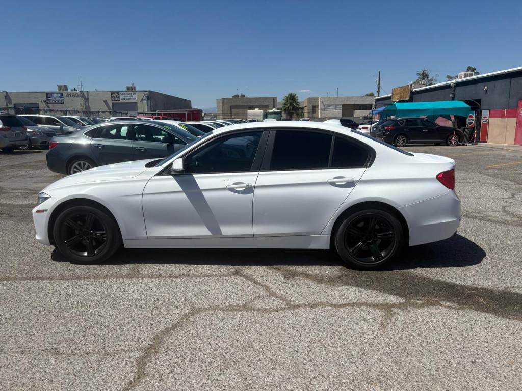 2014 BMW 3 Series Image 2