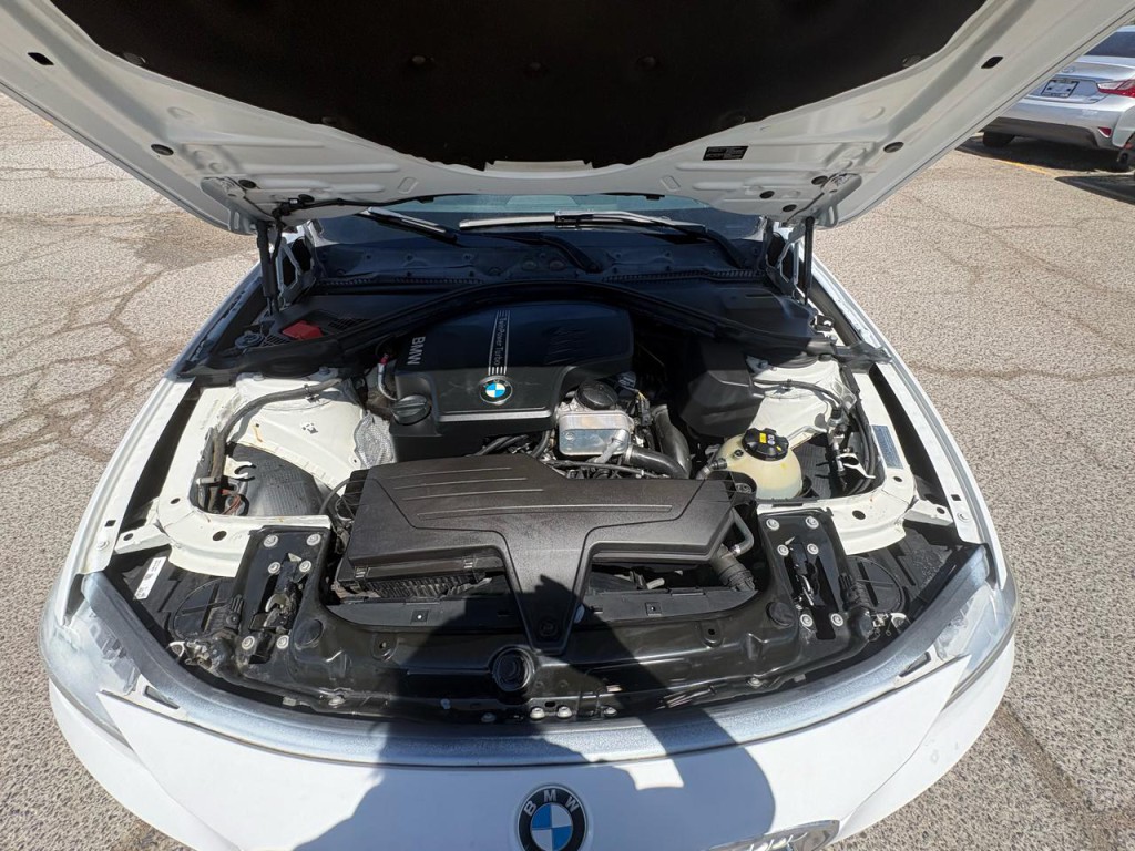 2014 BMW 3 Series Image 23