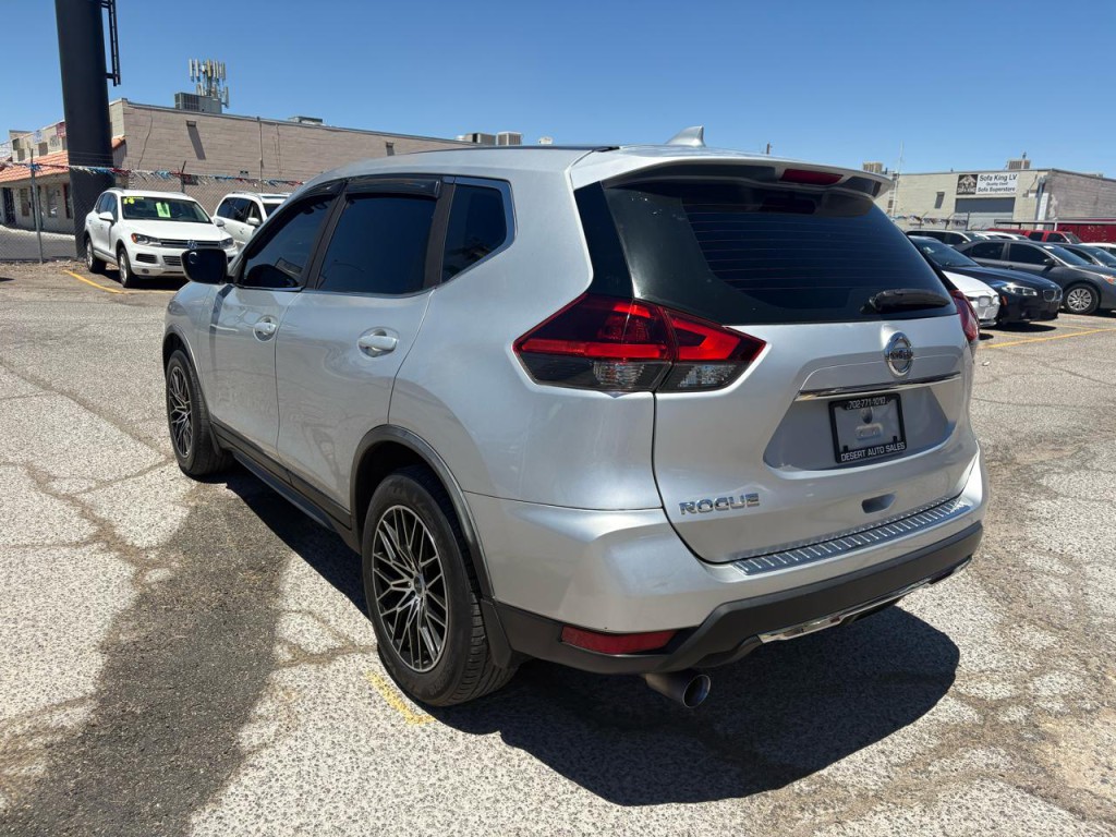 2018 Nissan Rogue Image 3