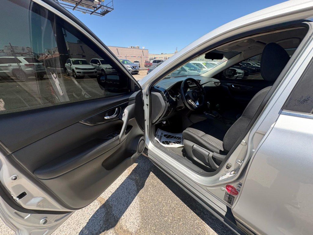 2018 Nissan Rogue Image 9
