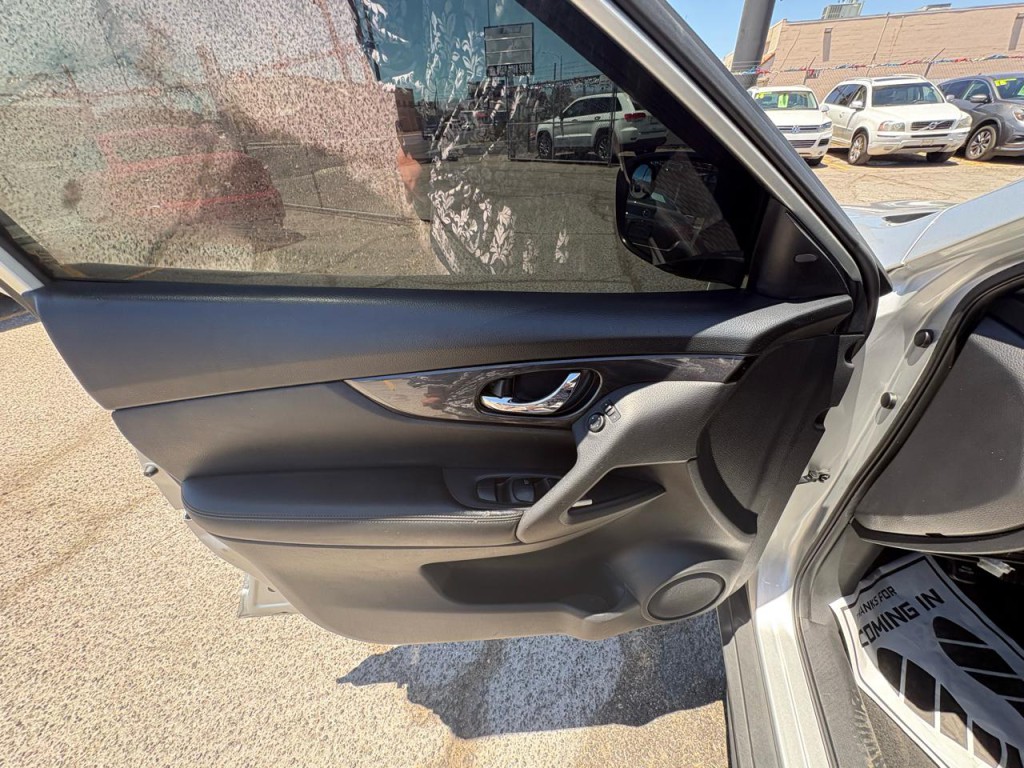 2018 Nissan Rogue Image 10