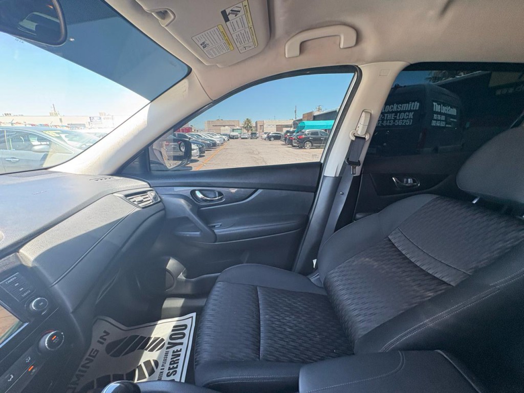 2018 Nissan Rogue Image 15