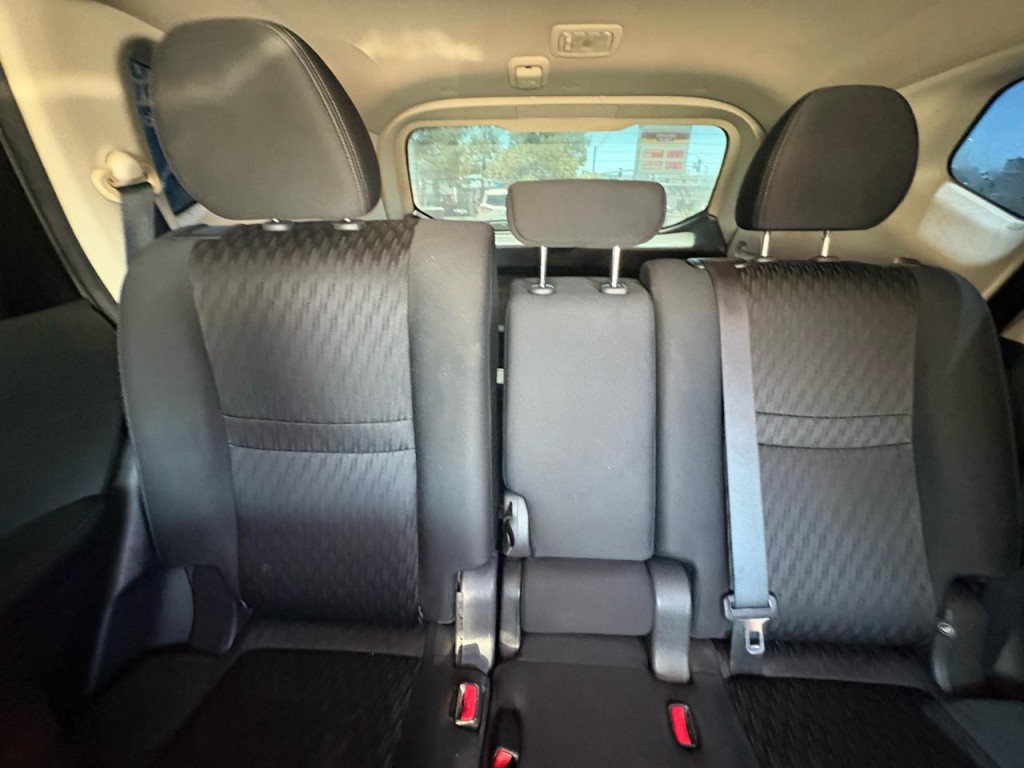 2018 Nissan Rogue Image 16