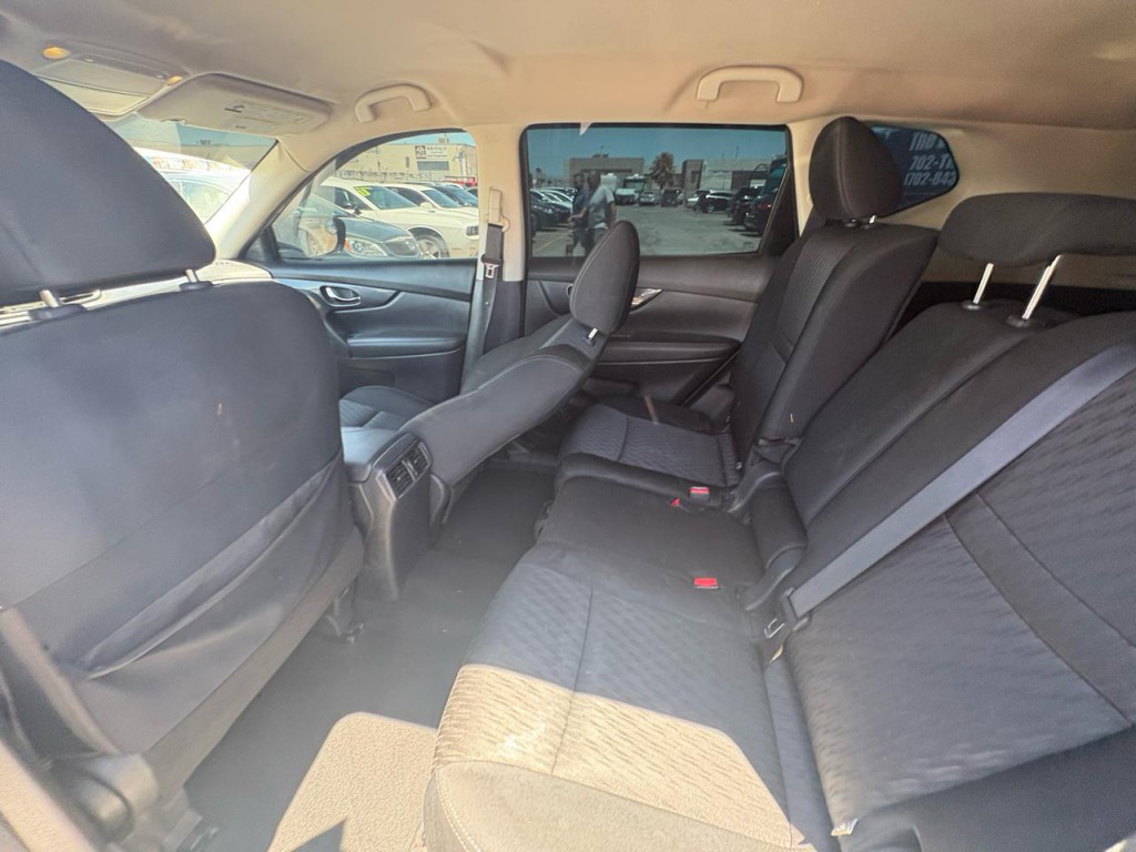 2018 Nissan Rogue Image 18