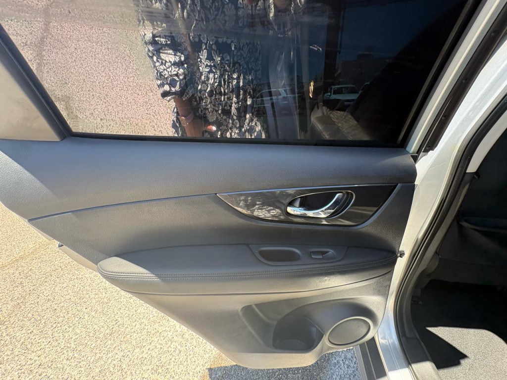 2018 Nissan Rogue Image 19