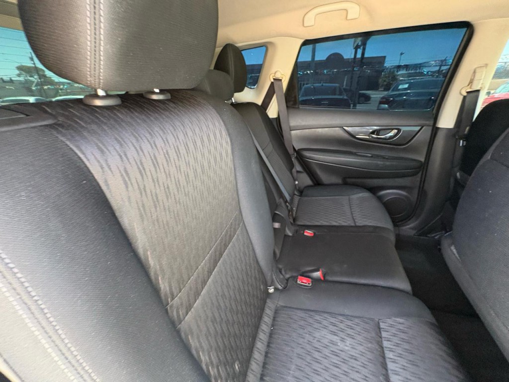 2018 Nissan Rogue Image 23