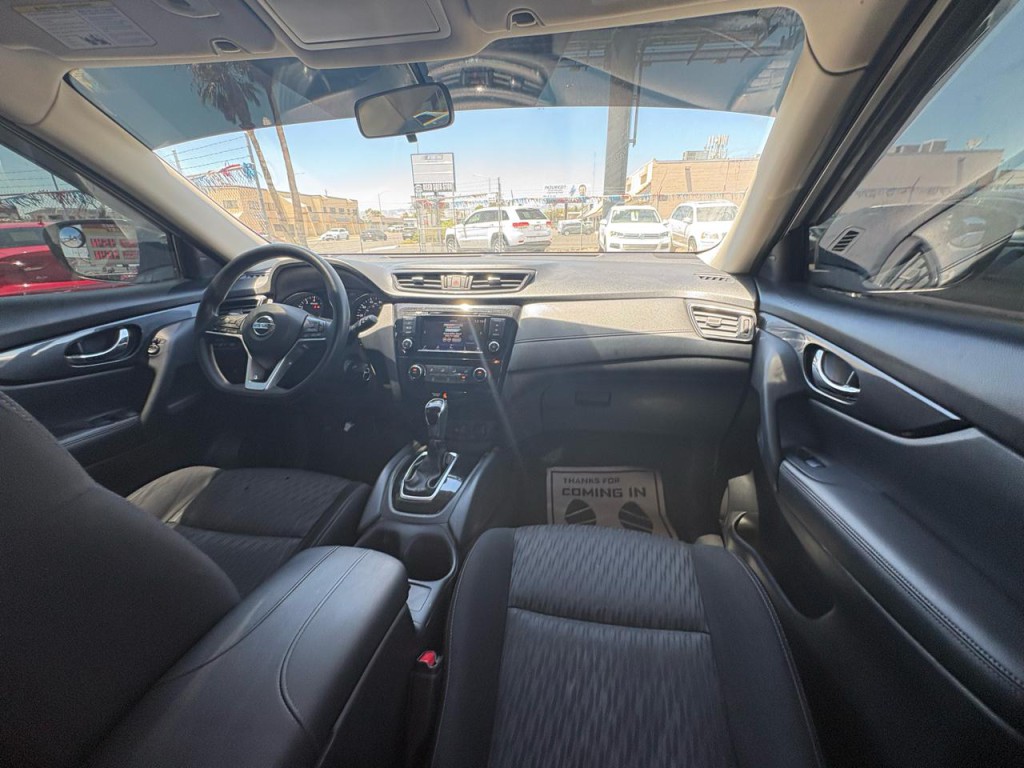 2018 Nissan Rogue Image 24