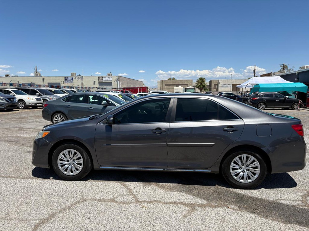 2013 Toyota Camry Image 2