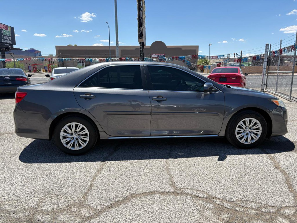 2013 Toyota Camry Image 6
