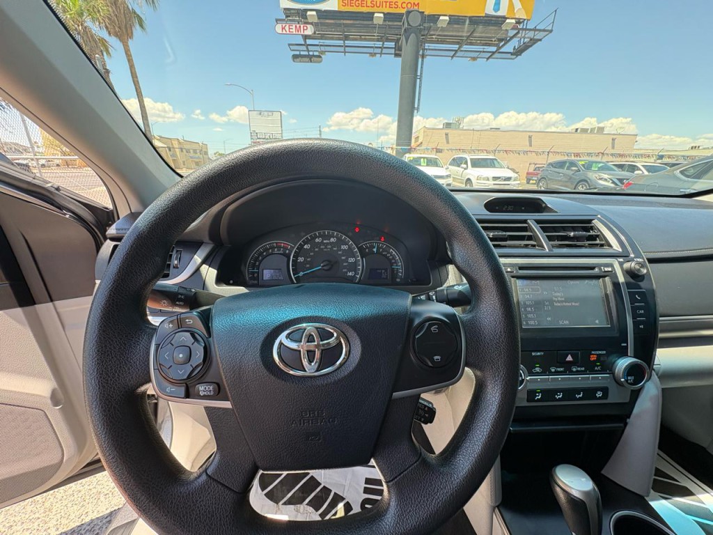 2013 Toyota Camry Image 12