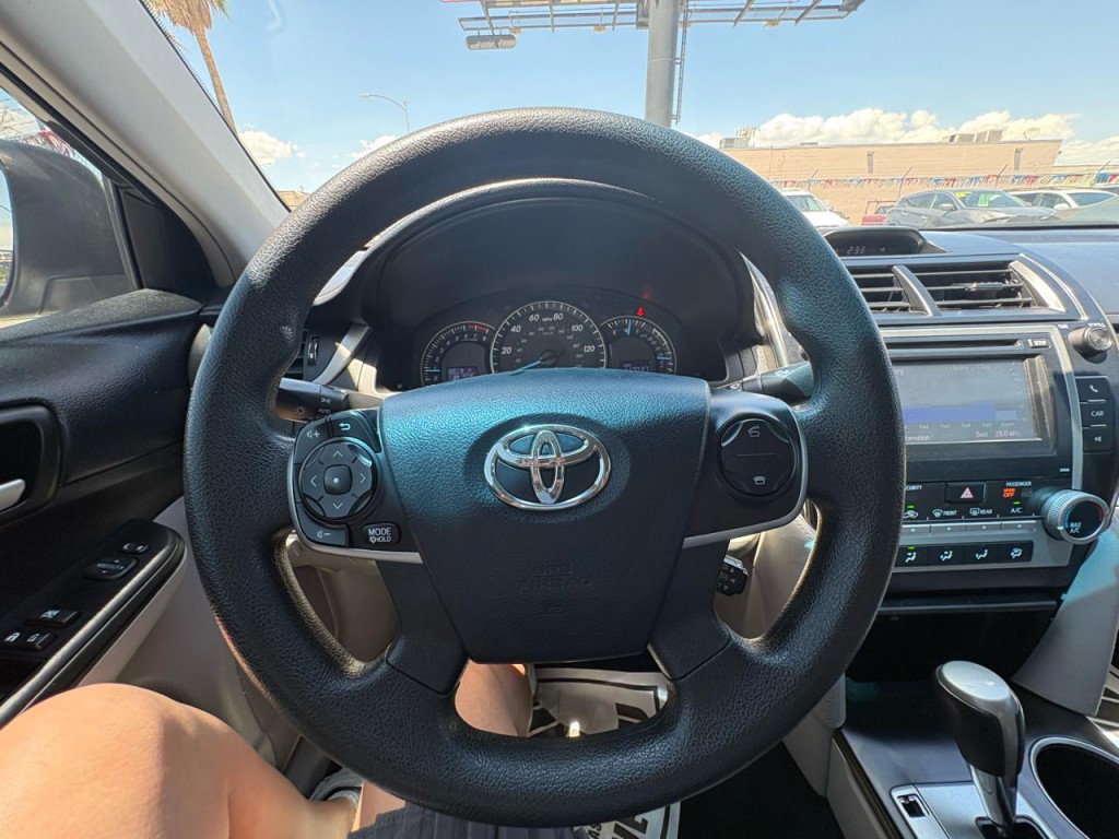 2013 Toyota Camry Image 15
