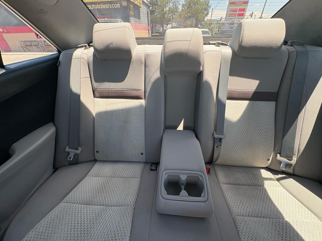 2013 Toyota Camry Image 17